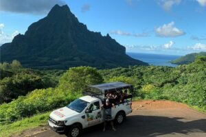 4x4 Moorea Safari Tours : With Hotel transfers - Belvedere Lookout: Cooks Bay and Opunohu Bay in One Frame