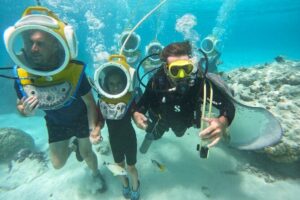 Aquablue Moorea - Your First Minute Under the Helmet: What the Crew Has You Do