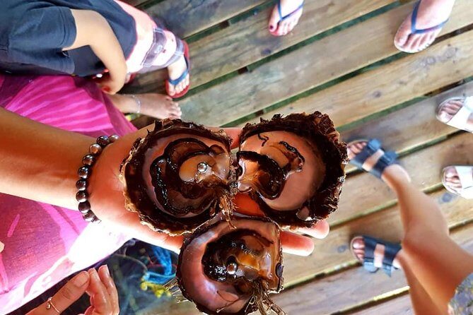 Authentic Polynesian Experience - The Pearl Farm Stop: Seeing Black Pearl Work Up Close