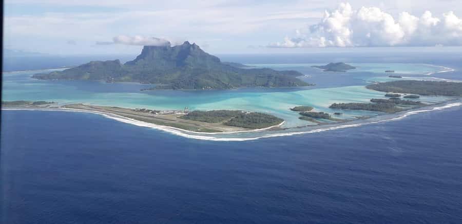 Bora-Bora 30 minutes private flight in light aircraft - The private factor: two people on board makes a difference