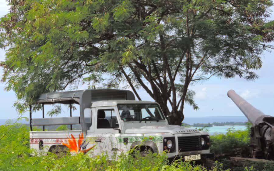 Bora Bora by Land and Sea: 4WD Safari and Snorkel - 4WD Mountain Roads and the Lookouts That Make Bora Bora Click