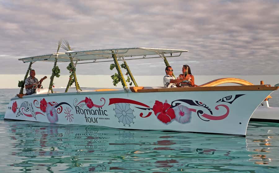 Bora Bora: Combo Sunset Cruise & Romantic Dinner at St James - Champagne, timing, and the small-group pace