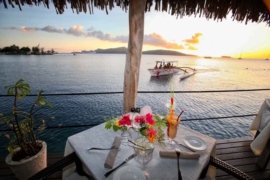Bora Bora: Combo Sunset Cruise & Romantic Dinner at St James - The traditional outrigger canoe sunset cruise: the main event