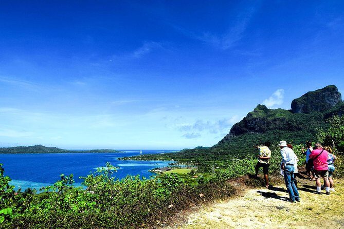Bora Bora Combo Tour: Lagoon Cruise and 4WD Tour Including Snorkeling - Lunch on the motu: where the day slows down