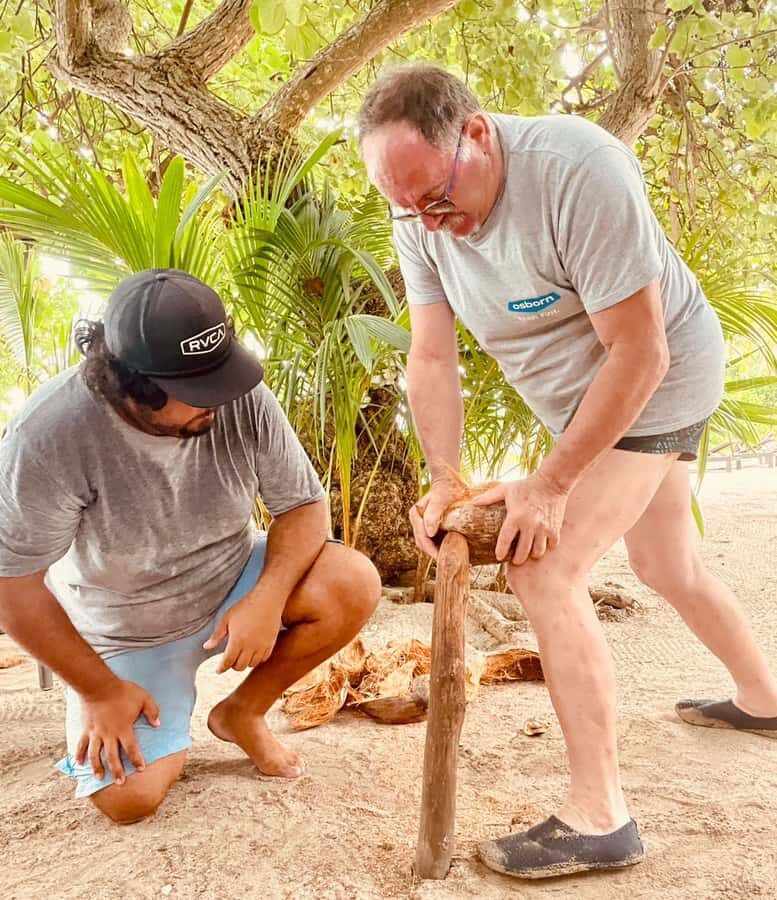 Bora Bora: Full day Lagoon Safari & Lunch on a Motu - ST - Stingrays and blacktip reef sharks: the first sanctuary stop