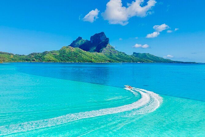 Crazyseahorseborabora Comfortable boat , sensational snorkeling . - Weather and the “don’t gamble your day” reality