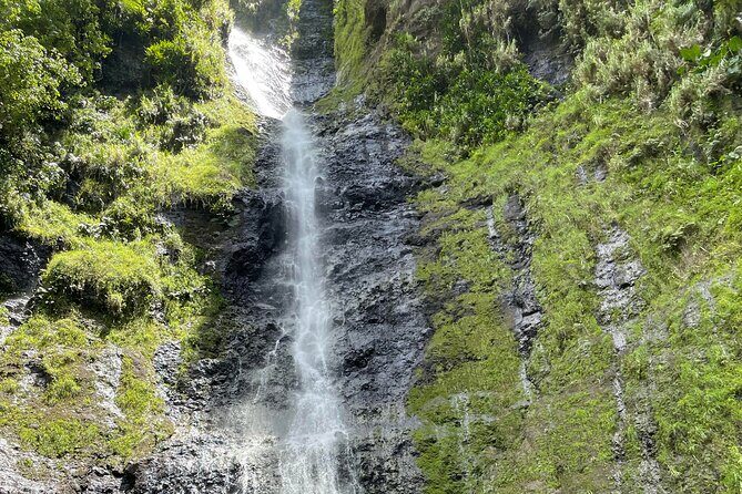 Discovering the emblematic sites of Tahiti - Faarumai Waterfalls in the Papenoo Valley: a short nature break