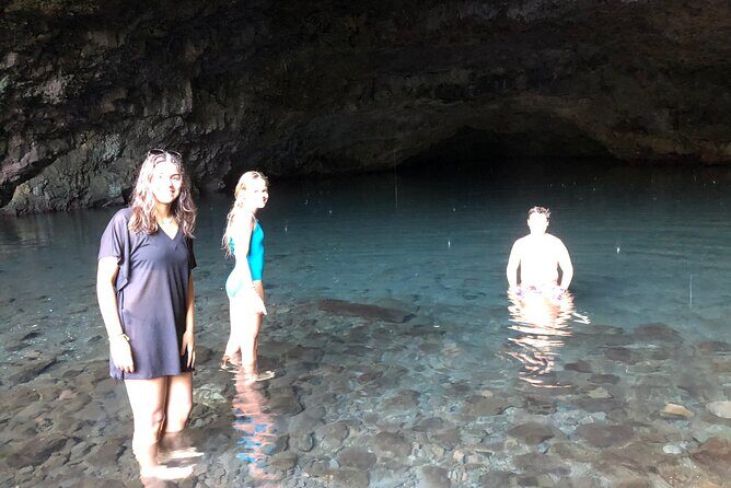 Discovery of Tahiti Nui Island - Point Venus lighthouse: the historic finish with black sand and sea air