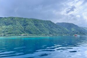 Excursion to discover the authentic Tahiti Peninsula 4:00 - The boat + crew style that makes a 4-hour trip feel longer