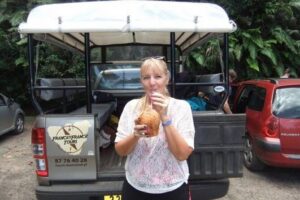 Franckyfranck Tours Moorea - Half day Tours - Magic Mountain Overlook: The 360 view you’ll want to sit with