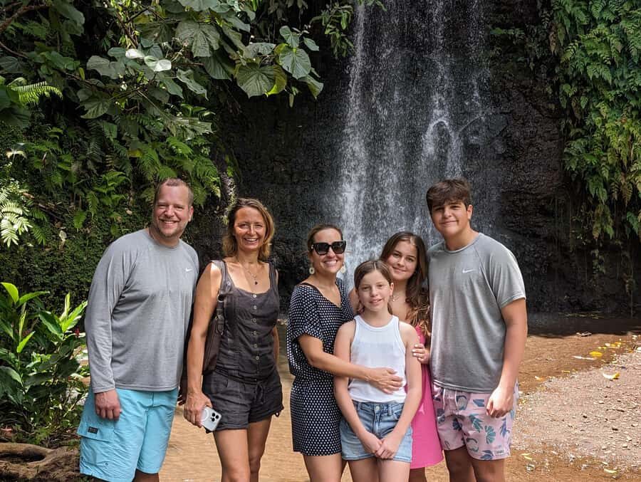 From Papeete: Tahiti Highlights Full-Day Private Tour - Grottes de Mara’a: cool grotto air and a break from the road
