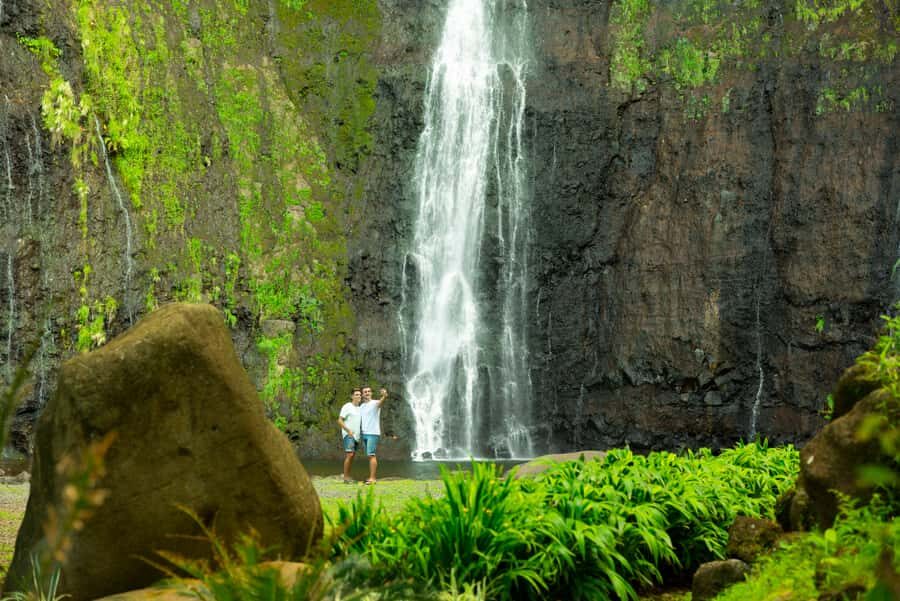 From Papeete: Tahiti Highlights Full-Day Private Tour - Taravao lookout: seeing Tahiti Nui vs Tahiti Iti from above