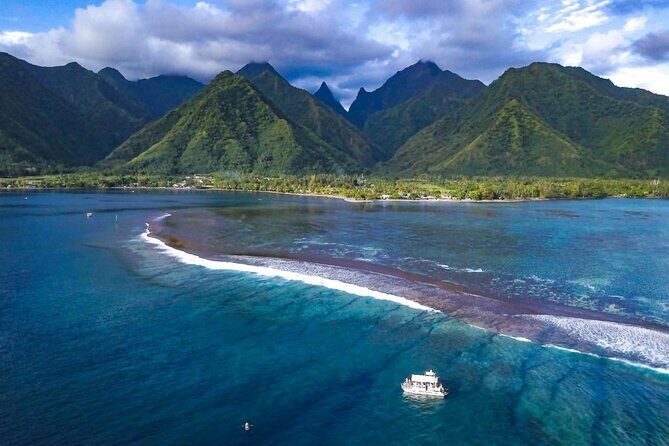Half day Tahiti Peninsula and Teahupoo boat tour (shared boat) - The shared boat reality: small group comfort and the captain-led flow