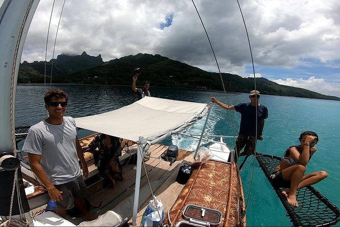 Introduction to sailing and discovering the lagoon - The 4-hour schedule (morning or afternoon) and why wind changes everything