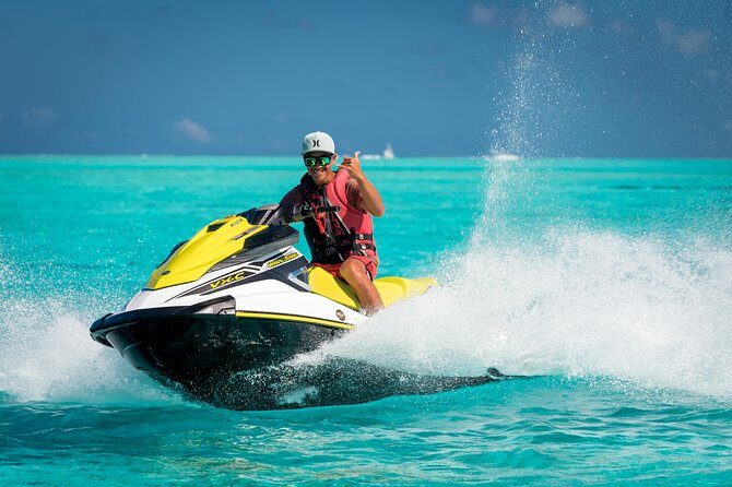Island jet tour - Jet skiing Bora Bora’s lagoon: start at Matira, then go the scenic way