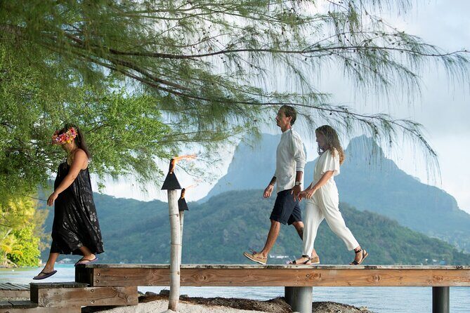 Luxury Private Sunset Cruise and Motu Dinner in Bora-Bora - Sunset Cruise on Your Schedule, With Real Couple-Mode