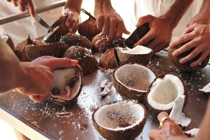 Polynesian culinary experience - Lunch with the crew: why sharing the meal is half the point
