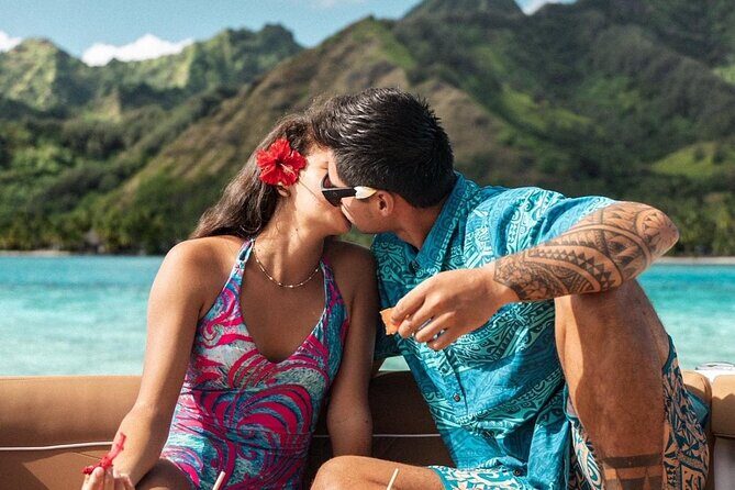 Private lagoon tour (rays, sharks, turtles) by boat in Moorea - Who’s doing the guiding: marine biologist energy, skipper focus