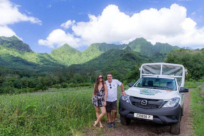 Private Morning Moorea 4WD Tour with Champagne - Distillery Stop: Rum and Juice Samples Plus Local Craft