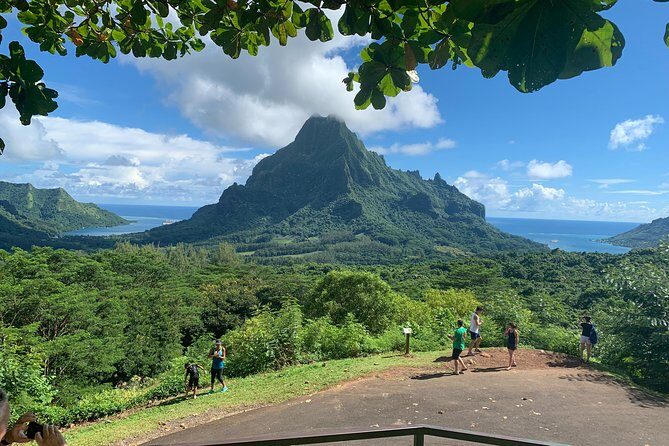 Private Morning Moorea 4WD Tour with Champagne - Champagne Finish: A Simple Toast With Real Reward