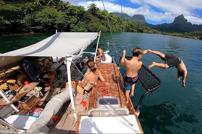 Private sailing adventure - Swimming with rays and sharks: what you’re actually signing up for