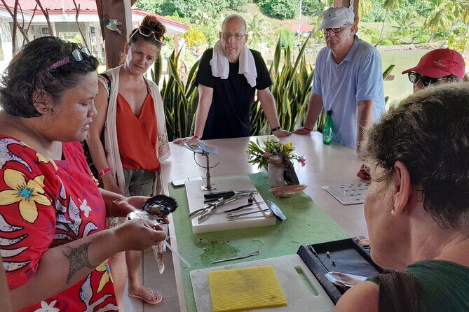 Raiatea-Beautiful Black Pearl of Tahiti and the Vanilla of Tahaa - Vanilla plantation on Tahaa: from plant growth to the smell test