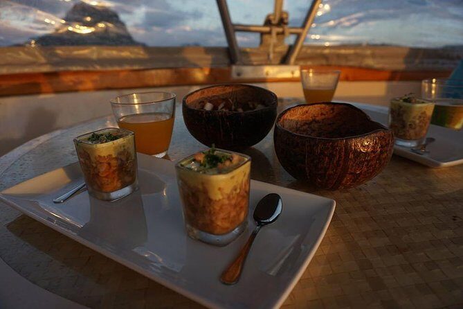 SHARED SUNSET LAGOON CRUISE - Bora Bora Cultural Lagoon Tour - Narii and Manu: cultural storytelling plus ukulele during the cruise