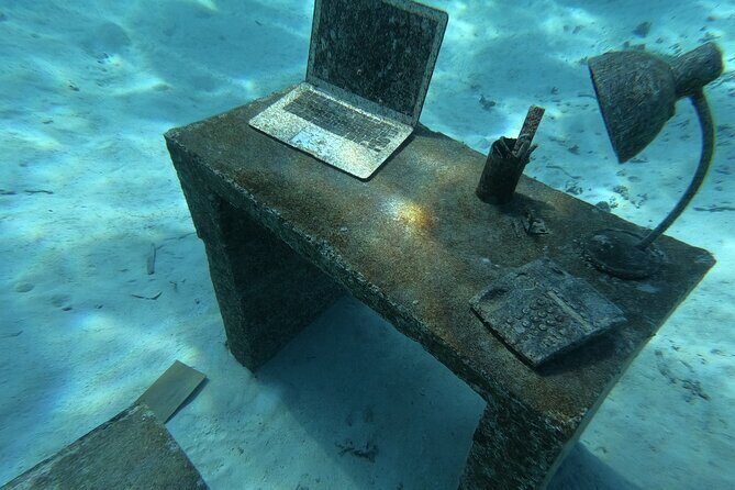 Snorkeling picnic in 4h30 with lunch in Tahiti - Final stop: white sandbar picnic with rays at your feet