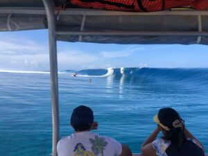 Tahiti: Teahupoo Wave Watching Tour - Getting on the boat: small group, captain guidance, and the channel plan