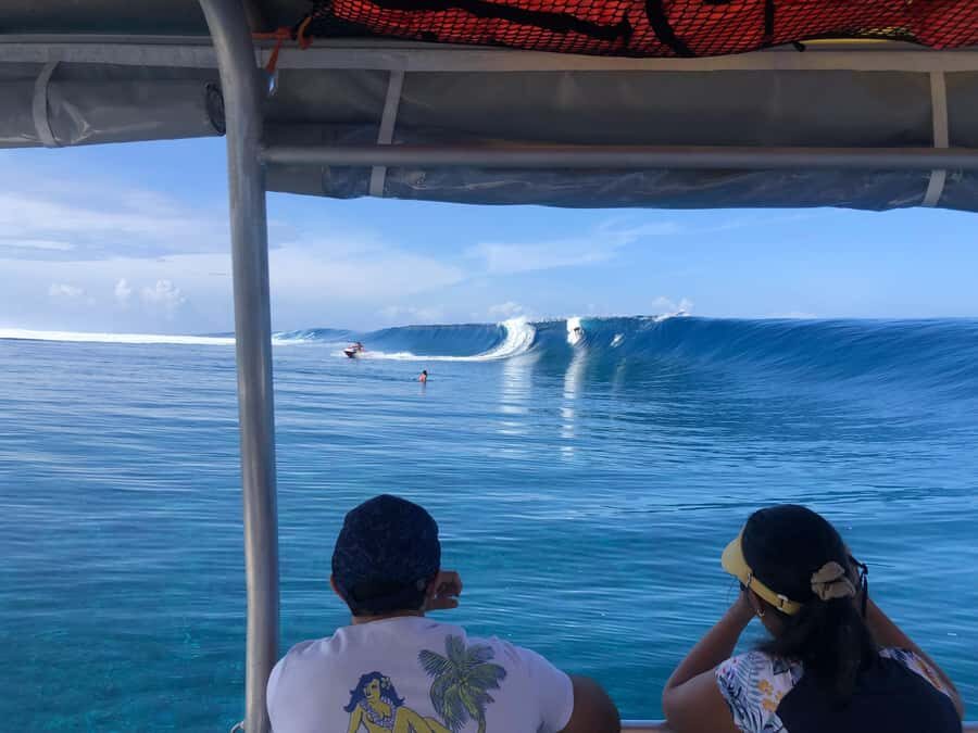 Tahiti: Teahupoo Wave Watching Tour - Getting on the boat: small group, captain guidance, and the channel plan