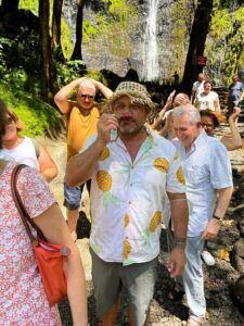 Tahiti: Unique East Coast Half Day Tour with Local Guide - First Stop: Papeete’s Market, Palace Exterior, and Street-Level Tahiti