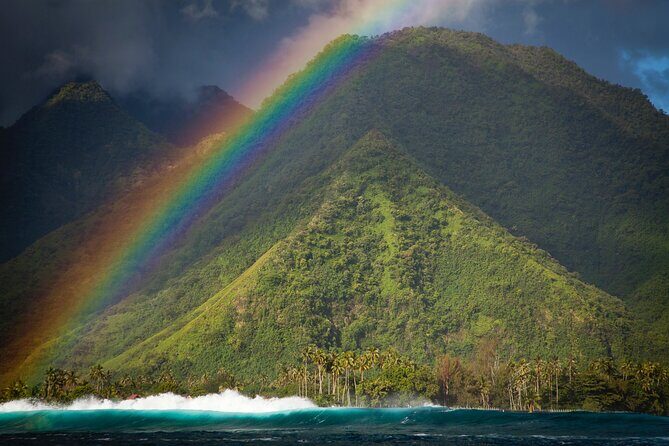 Teahupoo Wave Watching - The Captain’s Role: How Local Surf Talk Makes the Waves Make Sense