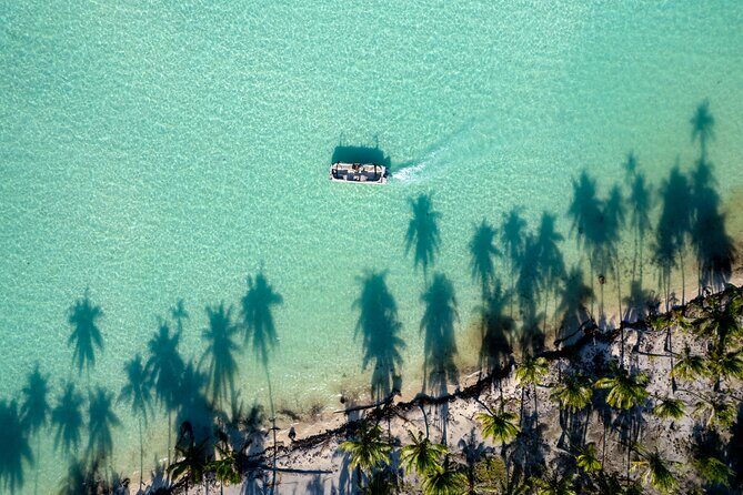 Toa Boat Bora Bora Private Lagoon tour with Lunch On Majestic Pontoon Boat - Best for whom: families, mixed-swim groups, and marine-life seekers