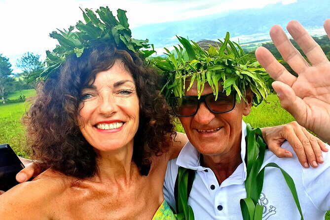 Tour Tahiti in Private - Taharuu Beach: black sand and surf when the swell cooperates