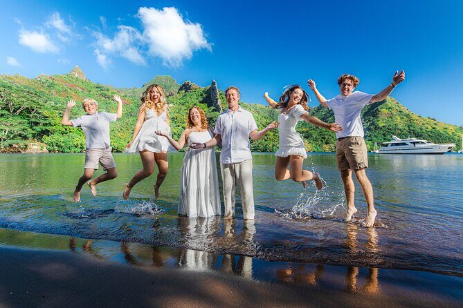 Unique photo shoot in the heart DE Moorea: Beach & mountain combo - Why This Moorea Photo Shoot Nails the Lagoon and Mountains Combo