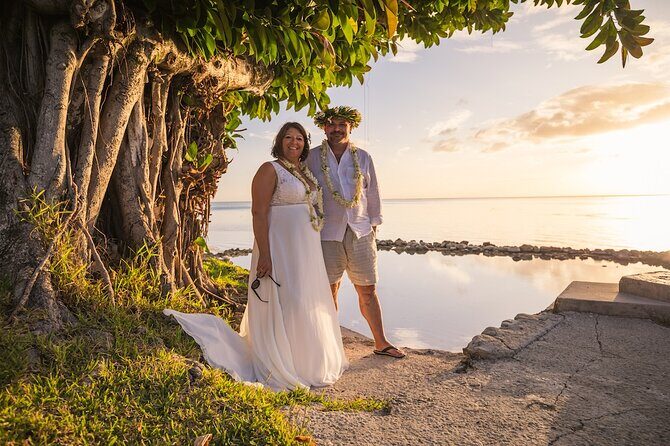 Unique photo shoot in the heart DE Moorea: Beach & mountain combo - How the Photographer Gets You Print-Ready Photos (Minimum 80 Images)