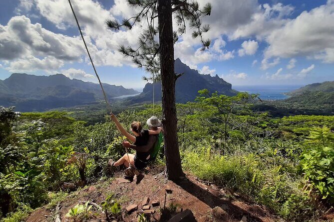Whale watching in Moorea - The swim-with-whales part: coaching, distance, and real seawater comfort